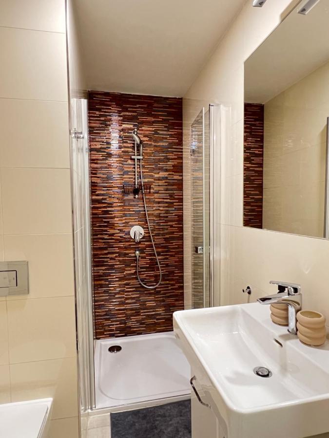 New Apartments Chain Florenc Praha Bagian luar foto