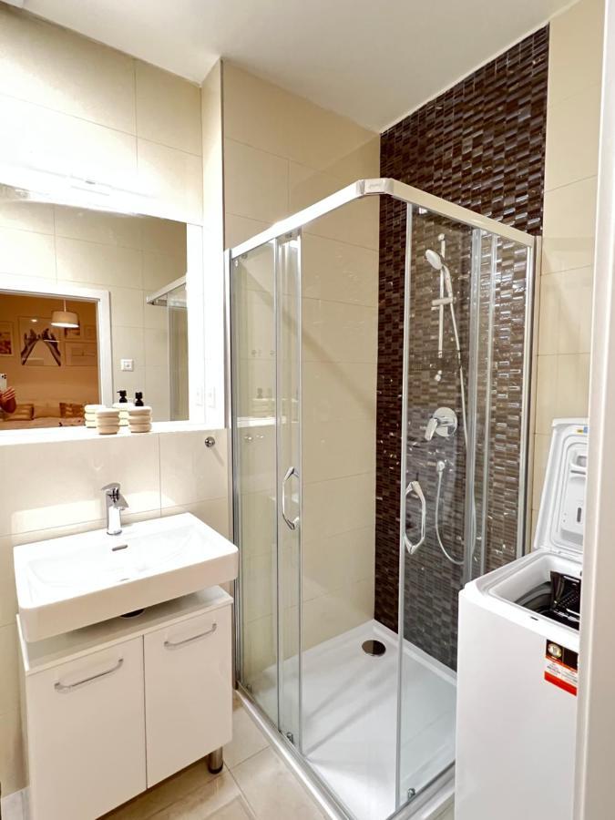 New Apartments Chain Florenc Praha Bagian luar foto
